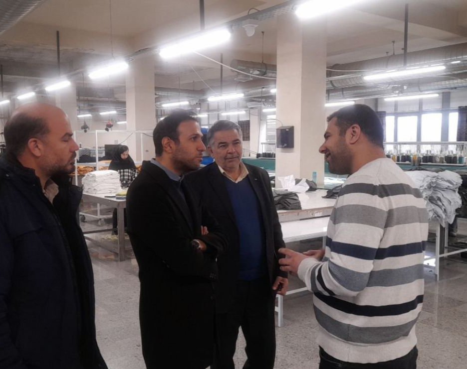 بازدید-دکتر-میرصالح-پور-از-کارخانه-پوشاک-سرجین-بافت-زنجان