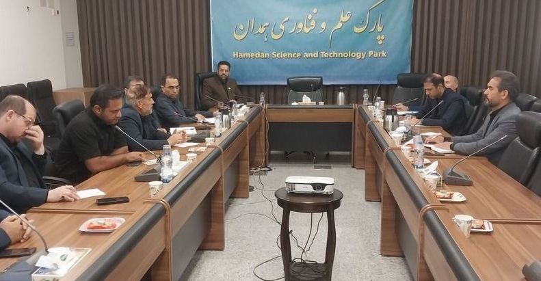 مدیران گروه اقتصاد مردمی در حال بررسی ظرفیت‌های پارک علم و فناوری همدان